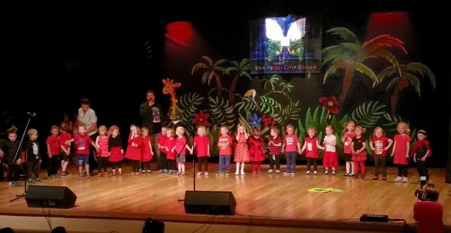 3-latki na scenie w Domu Kultury