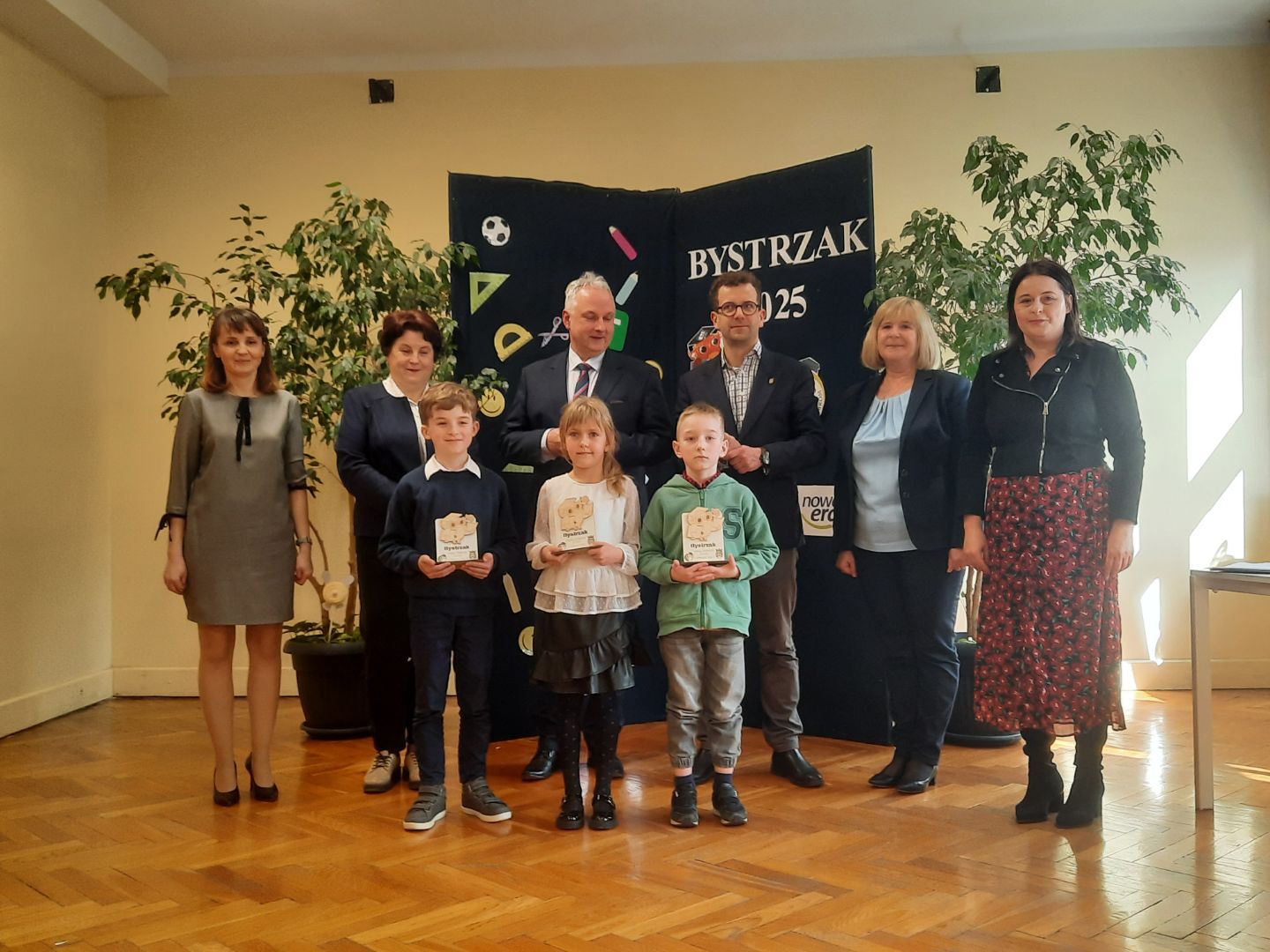 zwycięzcy konkursu wraz z organizatorami i burmistrzem gminy Wolbrom